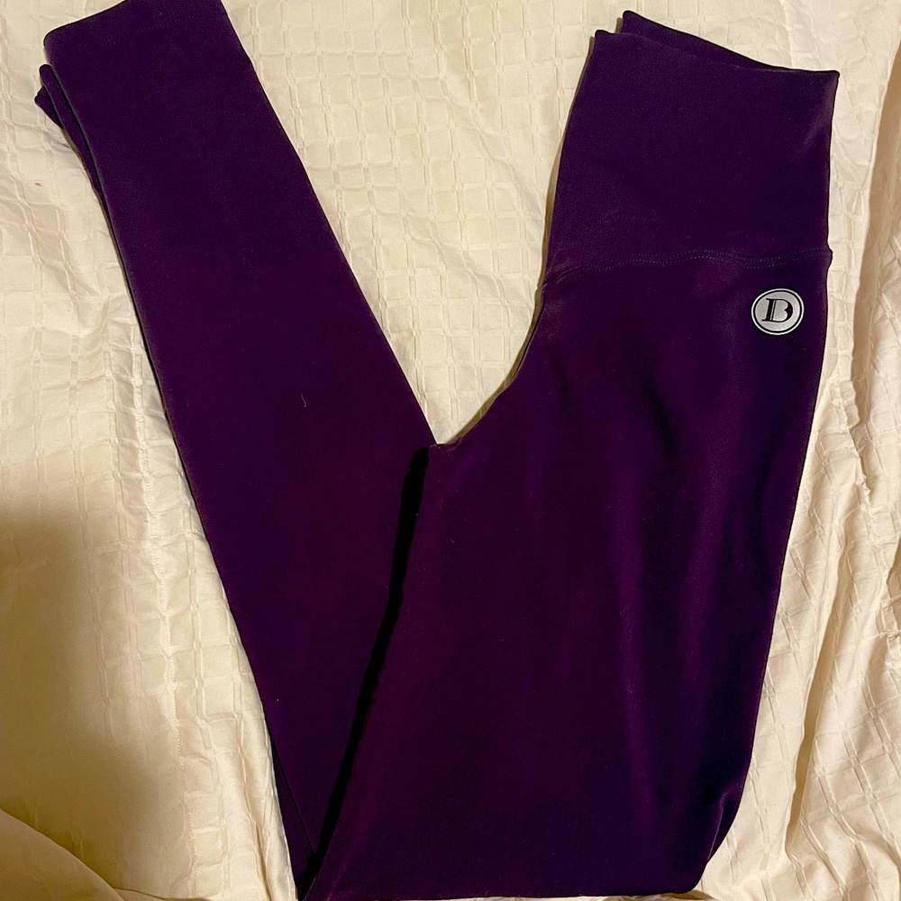 DTinas boutique scrunch booty leggings size small deep purple.